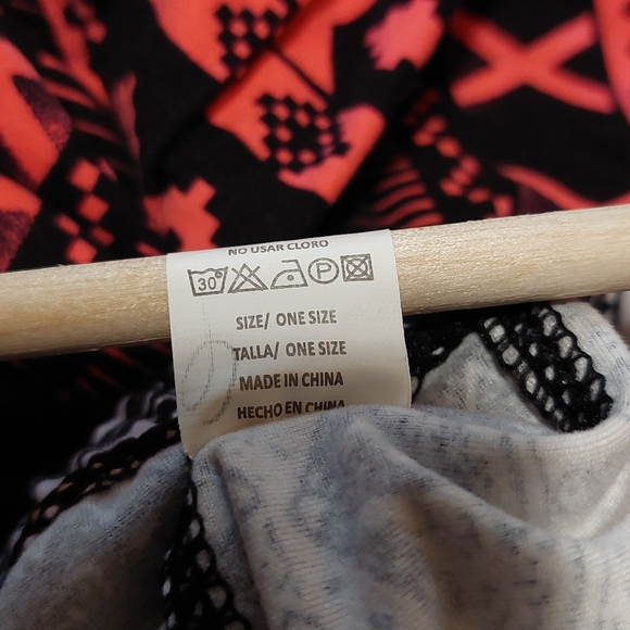 Four (4) very soft! Patterned Leggings - Picture 3 of 5